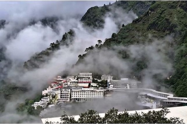 जम्मू-कश्मीर : वैष्णो देवी यात्रा मार्ग पर अर्धकुंवारी के पास भूस्खलन, 5 लोगों की मौत, 14 घायल, यात्रा स्थगित