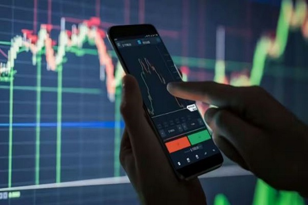 Share Market: शेयर बाजार में तूफानी तेजी, रिकॉर्ड हाई पर पहुंचा निफ्टी, सेंसेक्स ने भी लगाई 300 अंकों की छलांग