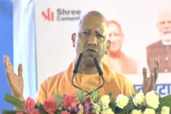 विपक्ष पर बरसे सीएम योगी – पहले मुगलों ने लूटा फिर अंग्रेजों ने तबाह किया, अब जो कुछ बचा वो कांग्रेस और सपा ने…