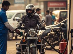हेलमेट नहीं तो ईंधन नहीं