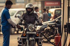 हेलमेट नहीं तो ईंधन नहीं