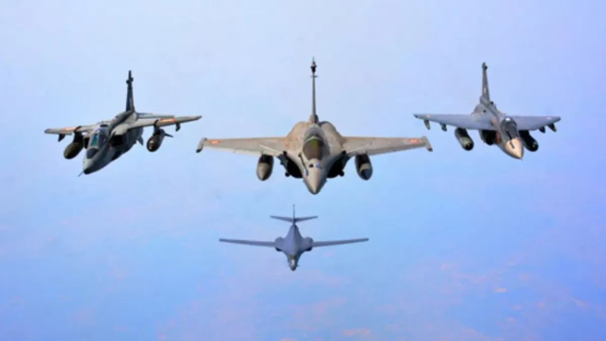 भारतीय वायुसेना कराची के हवाई क्षेत्र के ठीक सामने करेगी युद्धाभ्यास, NOTAM जारी, पाकिस्तान में मची खलबली