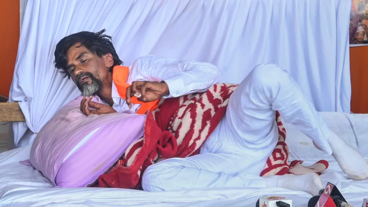 मराठा आरक्षण आंदोलन : ‘आजाद मैदान तुरंत खाली करो’, मुंबई पुलिस ने मनोज जरांगे को जारी किया नोटिस, जानें वजह
