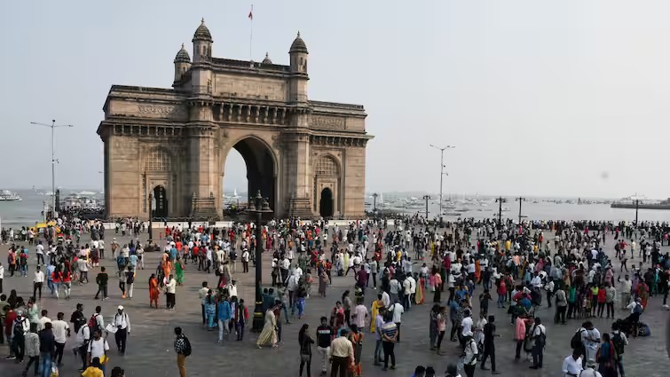 मुंबई पुलिस को बम विस्फोट की धमकी, मैसेज में दावा- ’34 गाड़ियों में 400 किलो आरडीएक्स’