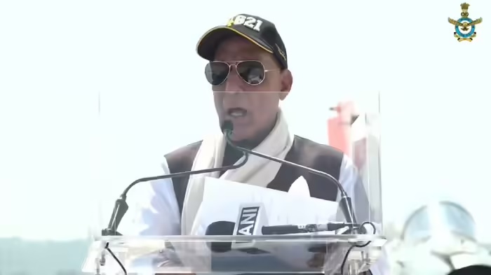 वायुसेना ने मिग-21 लड़ाकू विमान को दी विदाई, बोले रक्षा मंत्री- स्वर्णिम अक्षरों में लिखा जायेगा इसका इतिहास