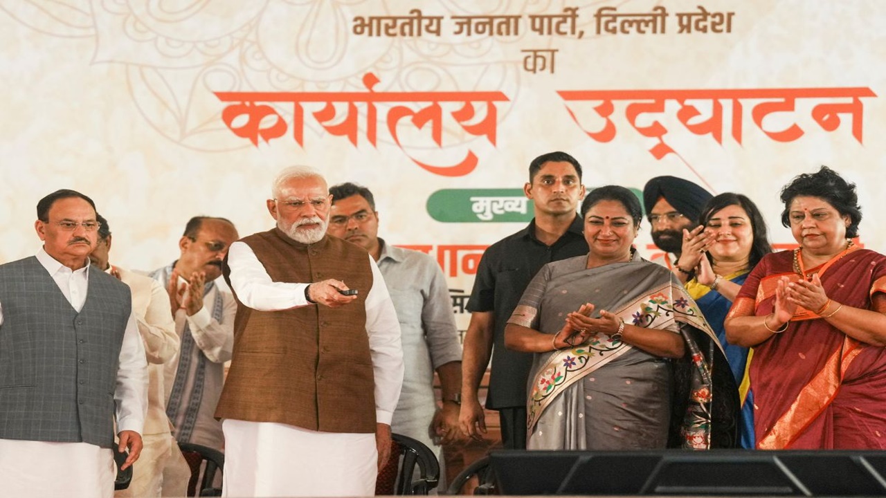 PM मोदी ने दिल्ली भाजपा कार्यालय का किया उद्घाटन, कहा- BPJ दफ्तर मंदिर और देवालय से कम नहीं