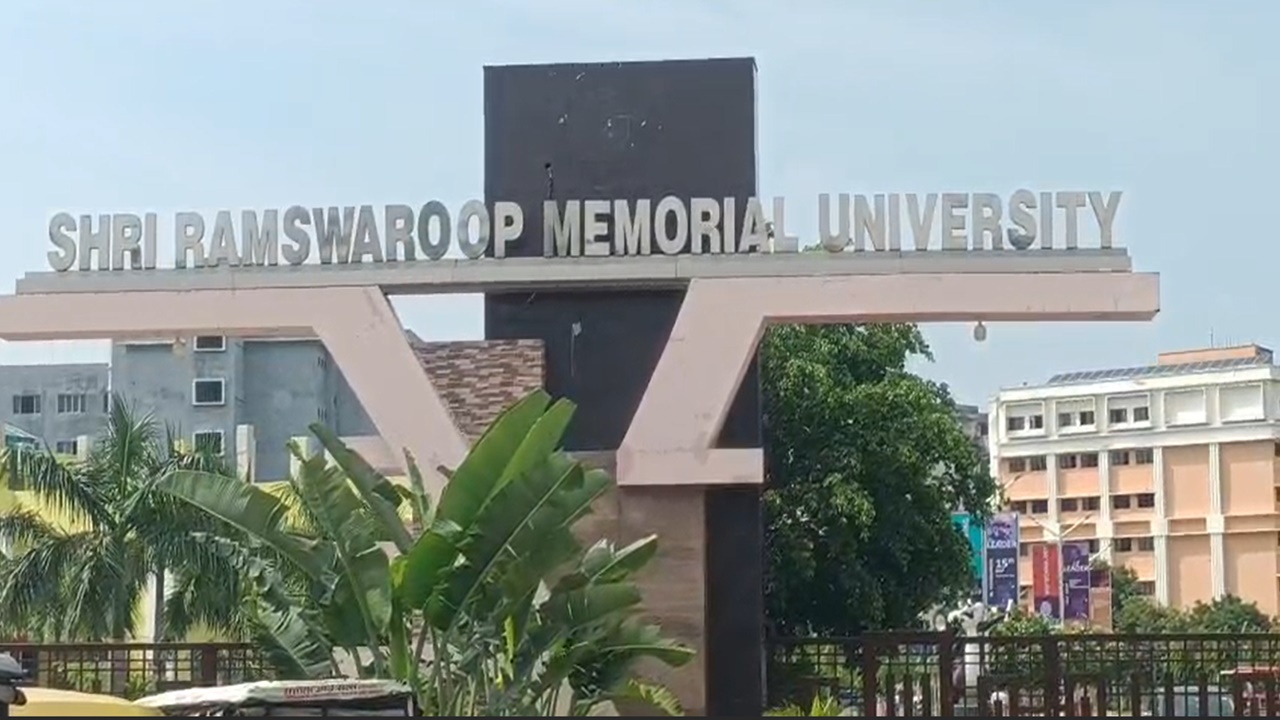 Ram Swarup University: एबीवीपी छात्रों पर लाठीचार्ज के बाद अब SRMU पर FIR, सवालों के घेरे में अचानक जारी हुई मान्यता
