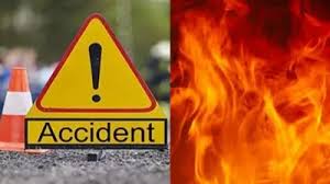 यूपी में दर्दनाक हादसा : अलीगढ़ में कार और मिनी बस की टक्कर के बाद 4 लोग जिंदा जले