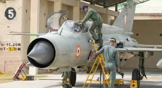 आज रिटायर होगा मिग-21 लड़ाकू विमान, जानें कौन सा विमान लेगा इसकी जगह