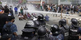 नेपाल में हिंसक विरोध प्रदर्शन जारी, प्रधानमंत्री ओली के इस्तीफे की मांग, कई नेताओं के आवास में तोड़फोड़