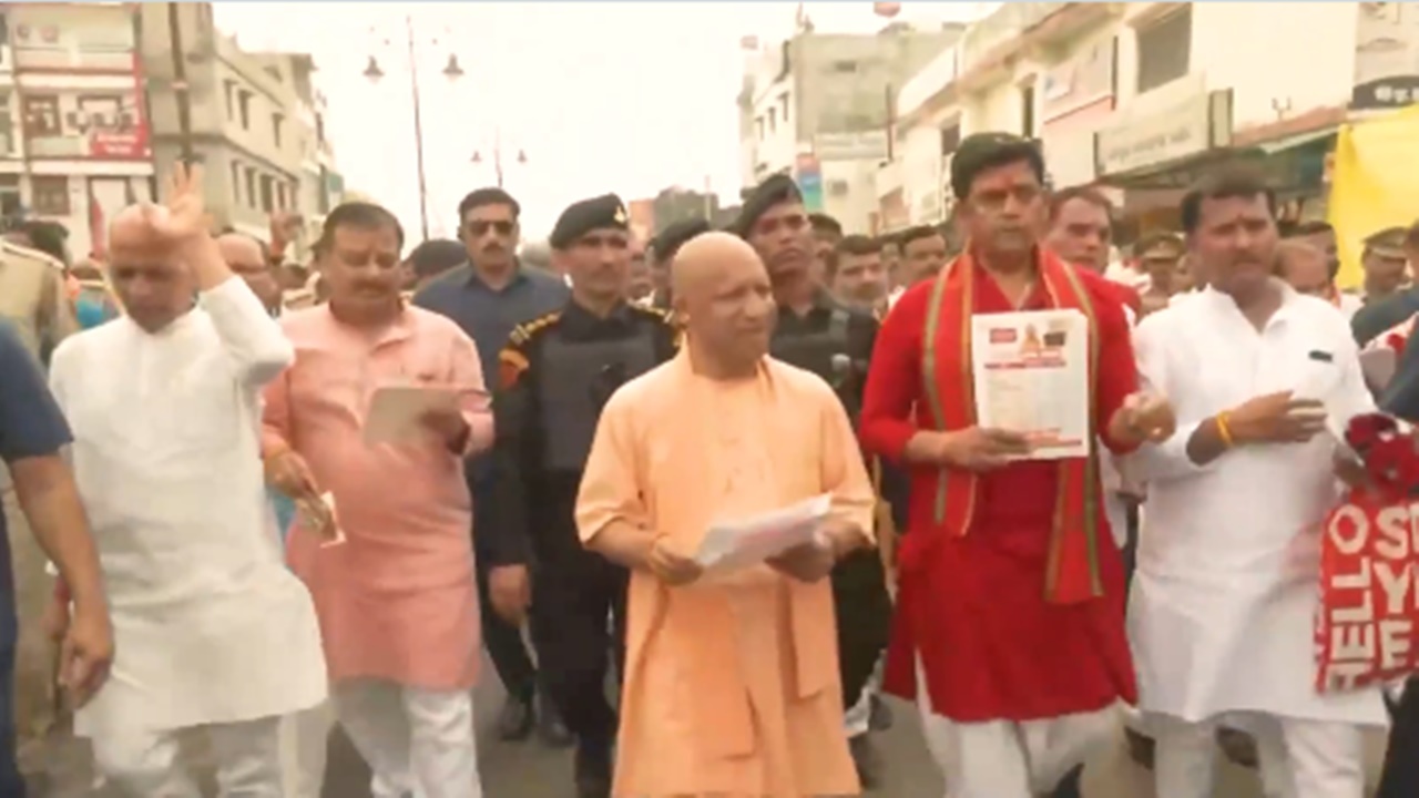 गोरखपुर में व्यापारियों से संवाद के बाद बोले सीएम योगी- जीएसटी सुधार से बढ़ेगा उत्पादन, होगा रोजगार सृजन