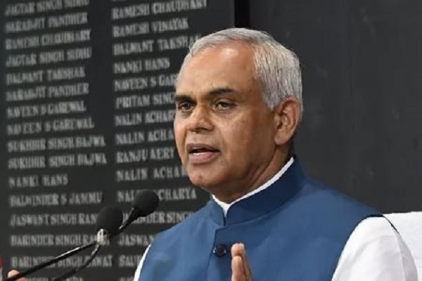 गुजरात के राज्यपाल आचार्य देवव्रत को महाराष्ट्र का अतिरिक्त प्रभार