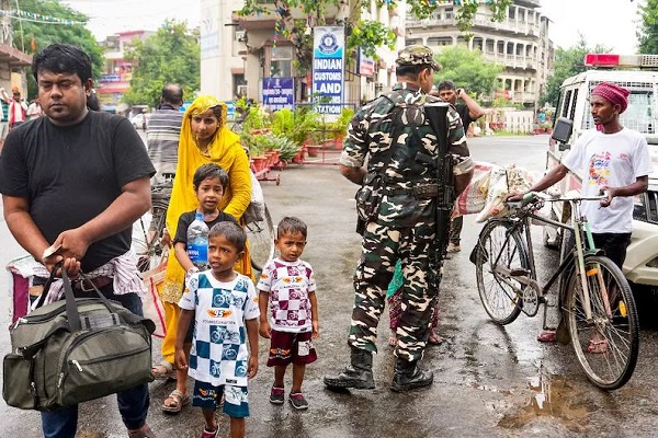 भारत-नेपाल सीमा पर सामान्य हो रहे हालात, अंतरिम सरकार के गठन के बाद व्यापारिक गतिविधियों में रफ्तार