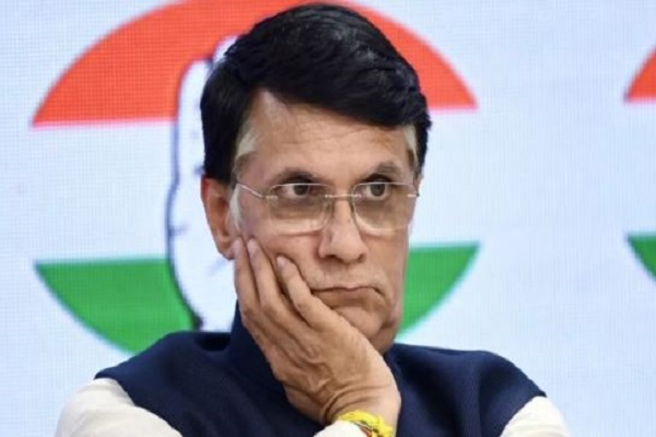 दो वोटर आईडी पर फंसे पवन खेड़ा, निर्वाचन आयोग ने थमाया जारी की नोटिस, 8 सितम्बर तक मांगा जवाब