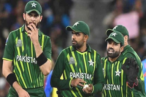 पाकिस्तानी क्रिकेटरों को बड़ा झटका : एशिया कप फाइनल हारने के बाद PCB ने विदेशी लीग में खेलने पर लगाई रोक
