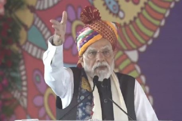 पीएम मोदी ने बांसवाड़ा में 1.22 लाख करोड़ रुपये की विकास परियोजनाओं का किया उद्घाटन और शिलान्यास