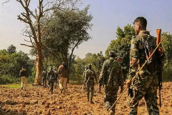 छत्तीसगढ़ : बीजापुर में सुरक्षाबलों से मुठभेड़ में 2 नक्सली ढेर, हथियार और विस्फोटक बरामद