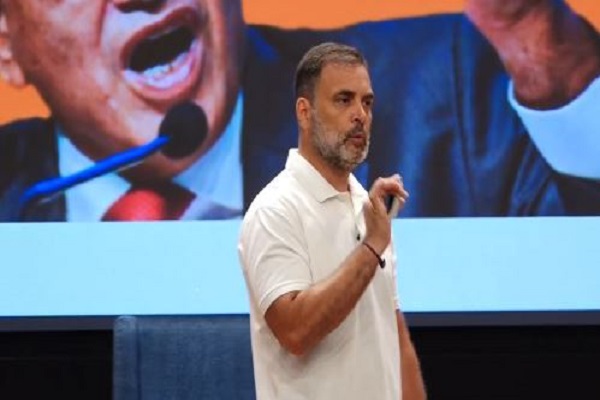 वोट चोरी मामले में राहुल गांधी व EC आमने-सामने, नेता प्रतिपक्ष ने मतदाता सूची में हेरफेर का लगाया गंभीर आरोप