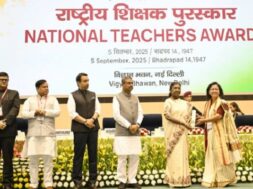 शिक्षक दिवस पर शिक्षकों का सम्मान