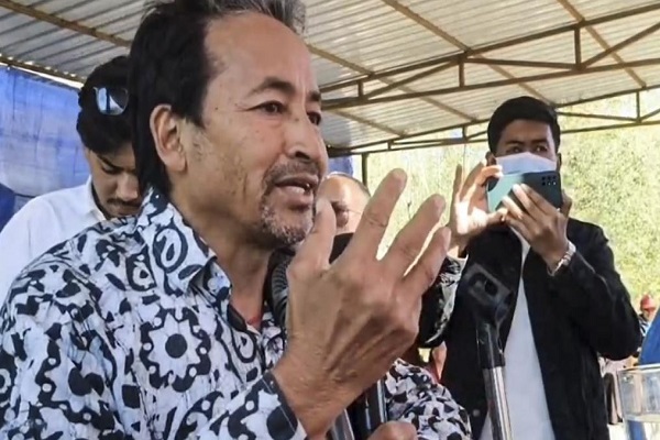 लद्दाख हिंसा को लेकर सोनम वांगचुक की मुश्किलें बढ़ीं, उनके NGO की चल रही CBI जांच, पाकिस्तान से कनेक्शन की खबरें