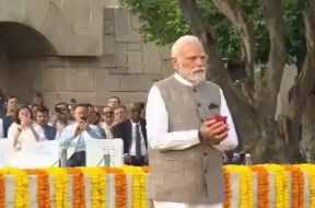 68dde0e83b316-narendra-modi-rajghat-021810848-16×9