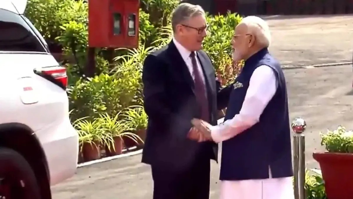 पीएम मोदी ने मुंबई में ब्रिटिश प्रधानमंत्री स्टार्मर से की मुलाकात, ‘और मजबूत होंगे ब्रिटेन-भारत संबंध’