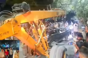 agra-car-ran-over-7-peoples