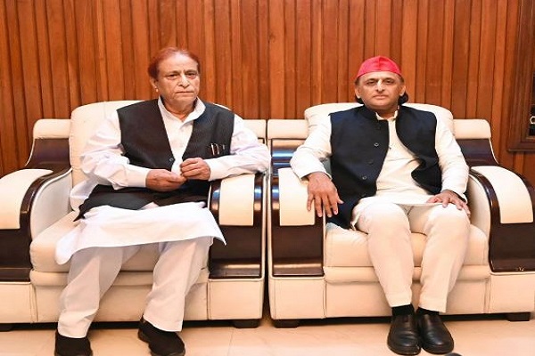आजम खान से मुलाकात के बाद बोले अखिलेश यादव – ‘वे पार्टी की धड़कन हैं, उन्हें झूठे केसों में फंसाया गया’