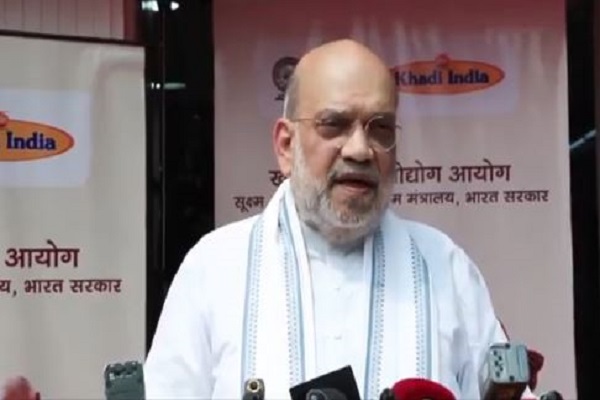गाधी जयंती पर अमित शाह की अपील – हर परिवार सालाना 5000 रुपये का खादी का सामान खरीदे