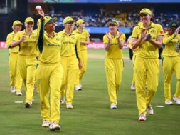 अलाना किंग व ऑस्ट्रेलियाई टीम