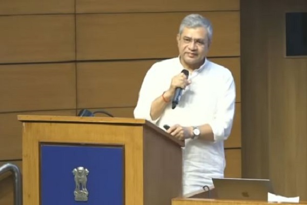 खुशखबरी : केंद्रीय कर्मचारियों के लिए 8वें वेतन आयोग के गठन को कैबिनेट की मंजूरी