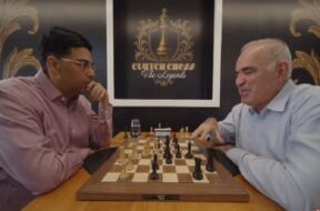 आनंद व कास्परोव