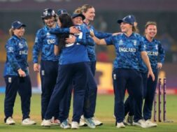 इंग्लैंड की महिलाएं सेमीफाइनल में