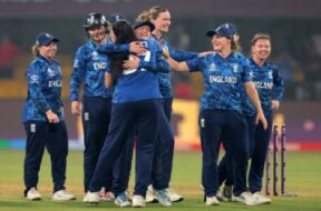 इंग्लैंड की महिलाएं सेमीफाइनल में