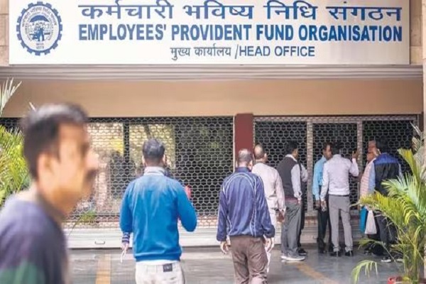 EPFO ने निकासी पर 75% की सीमा होने का दावा किया खारिज, कहा – कर्मचारी निकाल पाएंगे पूरा पैसा