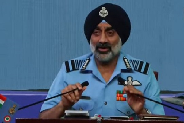 वायुसेना प्रमुख एयर चीफ मार्शल एपी सिंह का नया खुलासा – भारत ने पाकिस्तान में 300 किमी अंदर तक किया था हमला