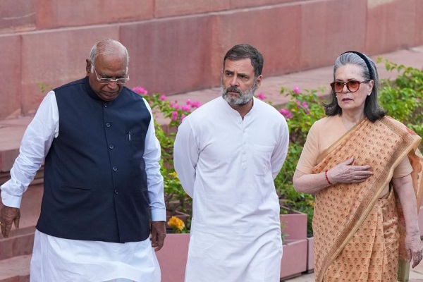 पीएम मोदी पर आपत्तिजनक टिप्पणी के मामले में सोनिया-राहुल व खरगे के खिलाफ वाराणसी कोर्ट में होगी सुनवाई