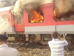 गरीब रथ में आग