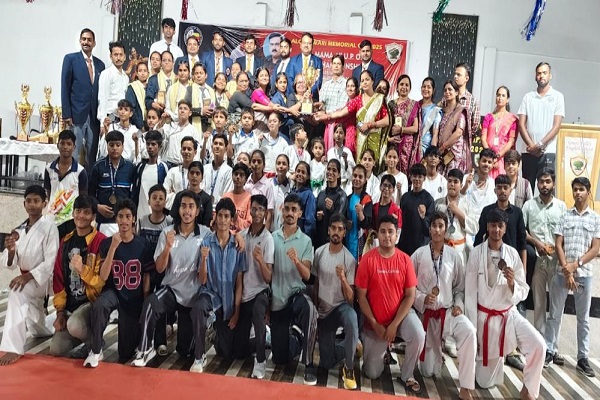 आलोक तिवारी मेमोरियल यूपी स्टेट कराते : वाराणसी के ग्रीन वैली इंग्लिश स्कूल की टीम चैंपियन