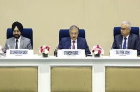 चुनाव आयोग की पीसी