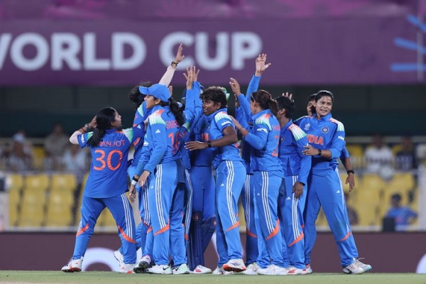 ICC महिला विश्व कप : भारत का अभियान शुरू, अमनजोत व दीप्ति की शतकीय भागीदारी के बाद स्पिनरों के जाल में फंसा श्रीलंका