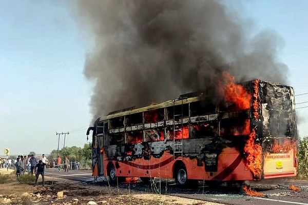 जैसलमेर में दर्दनाक हादसा : बस में आग लगने से 20 मरे, सीएम भजनलाल शर्मा भी घटनास्थल पर पहुंचे