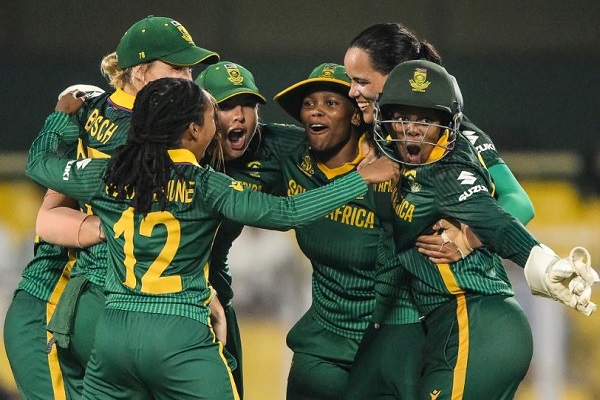 ICC महिला विश्व कप : इंग्लैंड पर बड़ी जीत से दक्षिण अफ्रीका पहली बार फाइनल में, वोलवार्ट के तूफानी शतक के बाद कैप की मारक गेंदबाजी