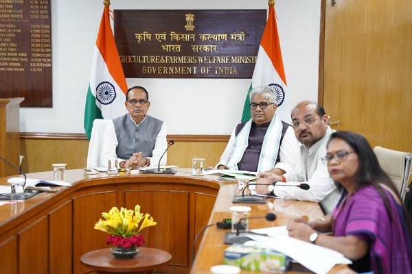 कृषि मंत्री शिवराज सिंह चौहान बोले – पराली जलाने की घटनाओं में कमी के लिए उचित निगरानी जरूरी