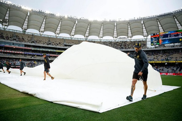 रोहित व कोहली की निराशाजनक वापसी, वर्षा बाधित पहले एक दिनी में ऑस्ट्रेलिया की भारत पर आसान जीत