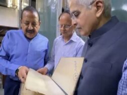 पीएमओ में अधिकारियों के साथ डॉ. जितेंद्र सिंह