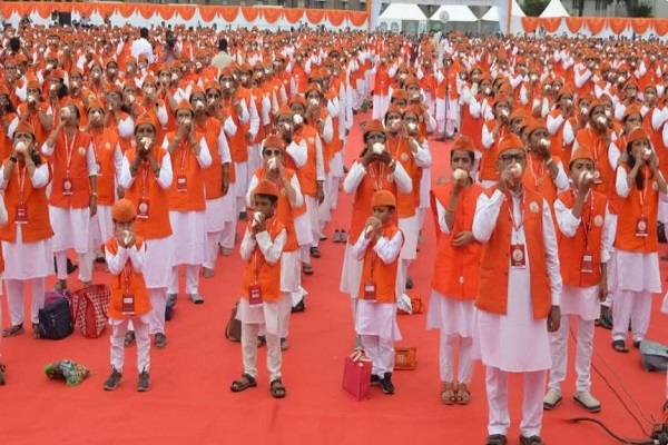 पुणे में 1111 से अधिक शंख वादकों ने 7 लयबद्ध चक्रों के साथ बनाया विश्व रिकॉर्ड