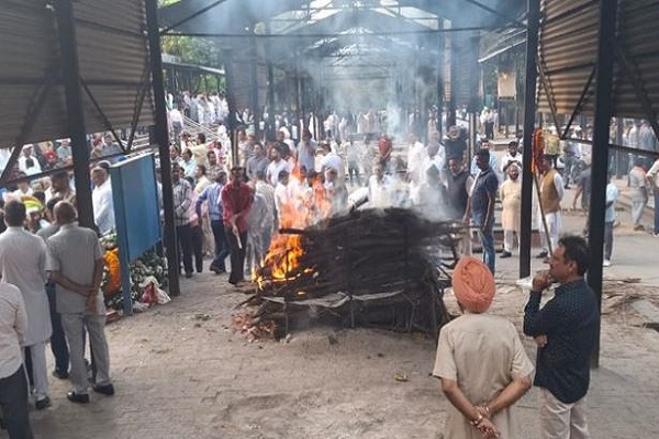 हरियाणा के IPS वाई पूरन कुमार का राजकीय सम्मान के साथ अंतिम संस्कार, बेटियों ने दी मुखाग्नि