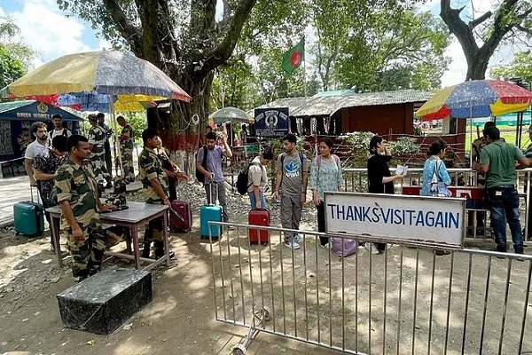 बांग्लादेशी घुसपैठियों का तैयार हो रहा बायोमेट्रिक डेटा, सीमा पर BSF लगा रहा खास स्कैनर