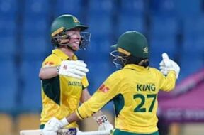 बेथ मूनी व एलेना किंग